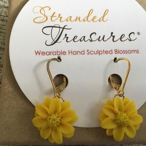 Earrings Yellow Daisy Flower Leverback